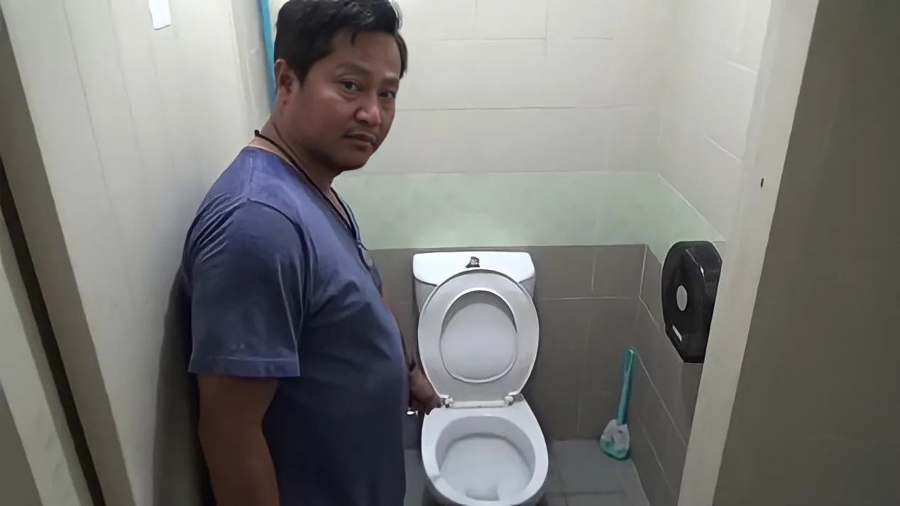 上厕所被蛇咬的人怎么样了,男上厕所被蛇咬了后续