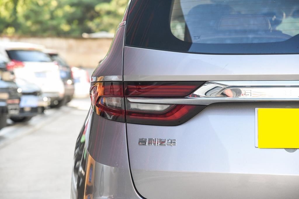 实拍2022款吉利嘉际,搭载1.8T+7DCT动力,六座布局,值得选吗?