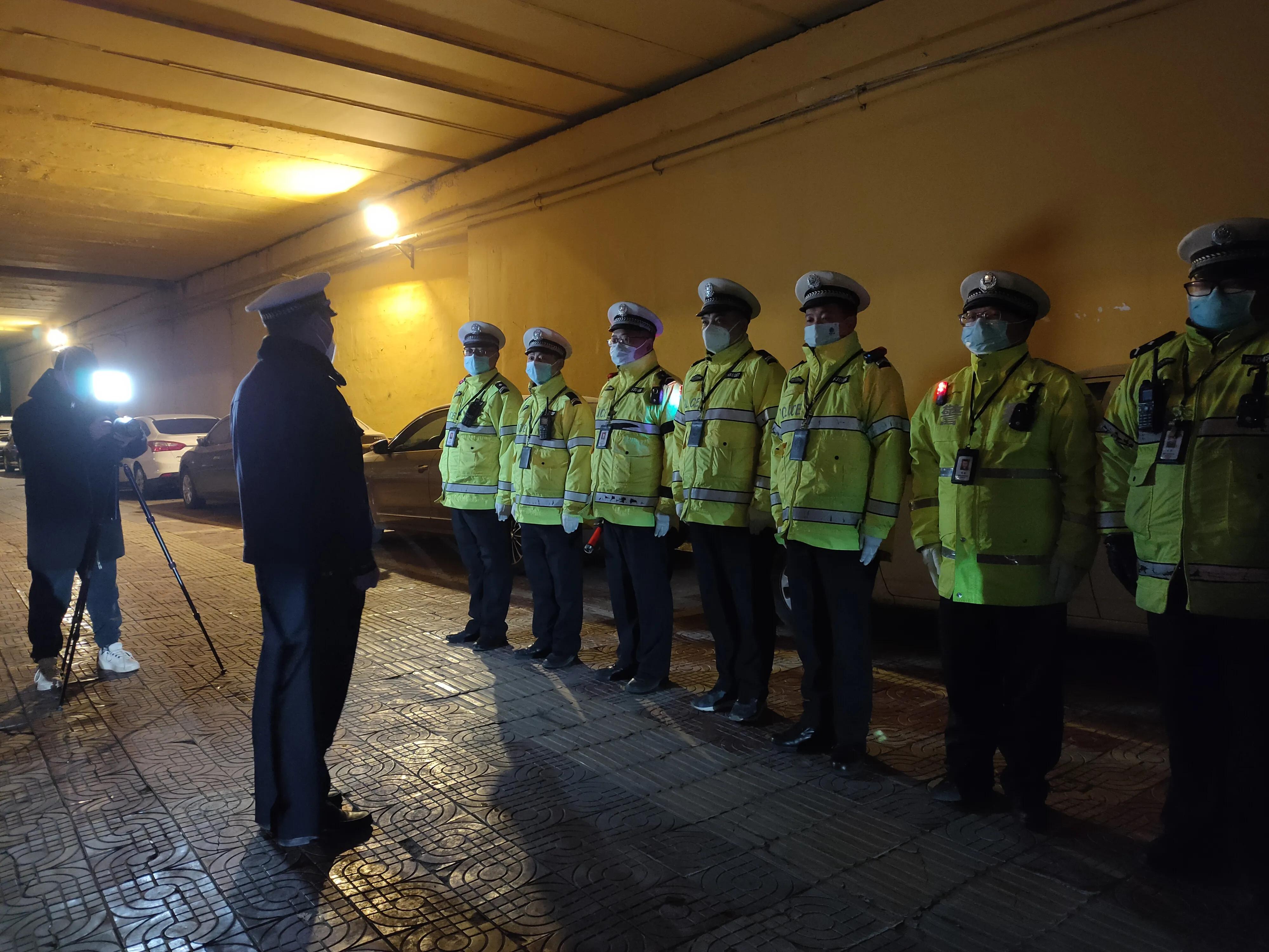 公安春节不打烊民警在岗保平安,县交警圆满完成春节安保任务