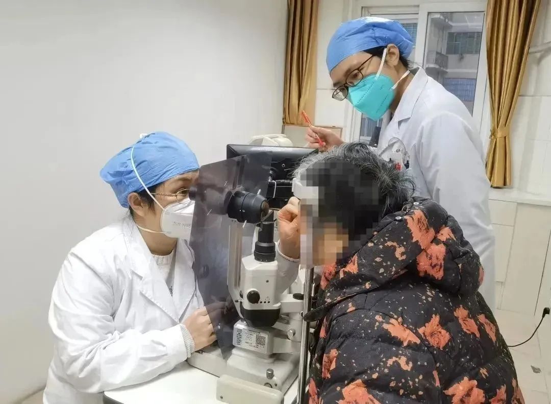 阳后视力下降补救方法,阳后视力模糊的原因