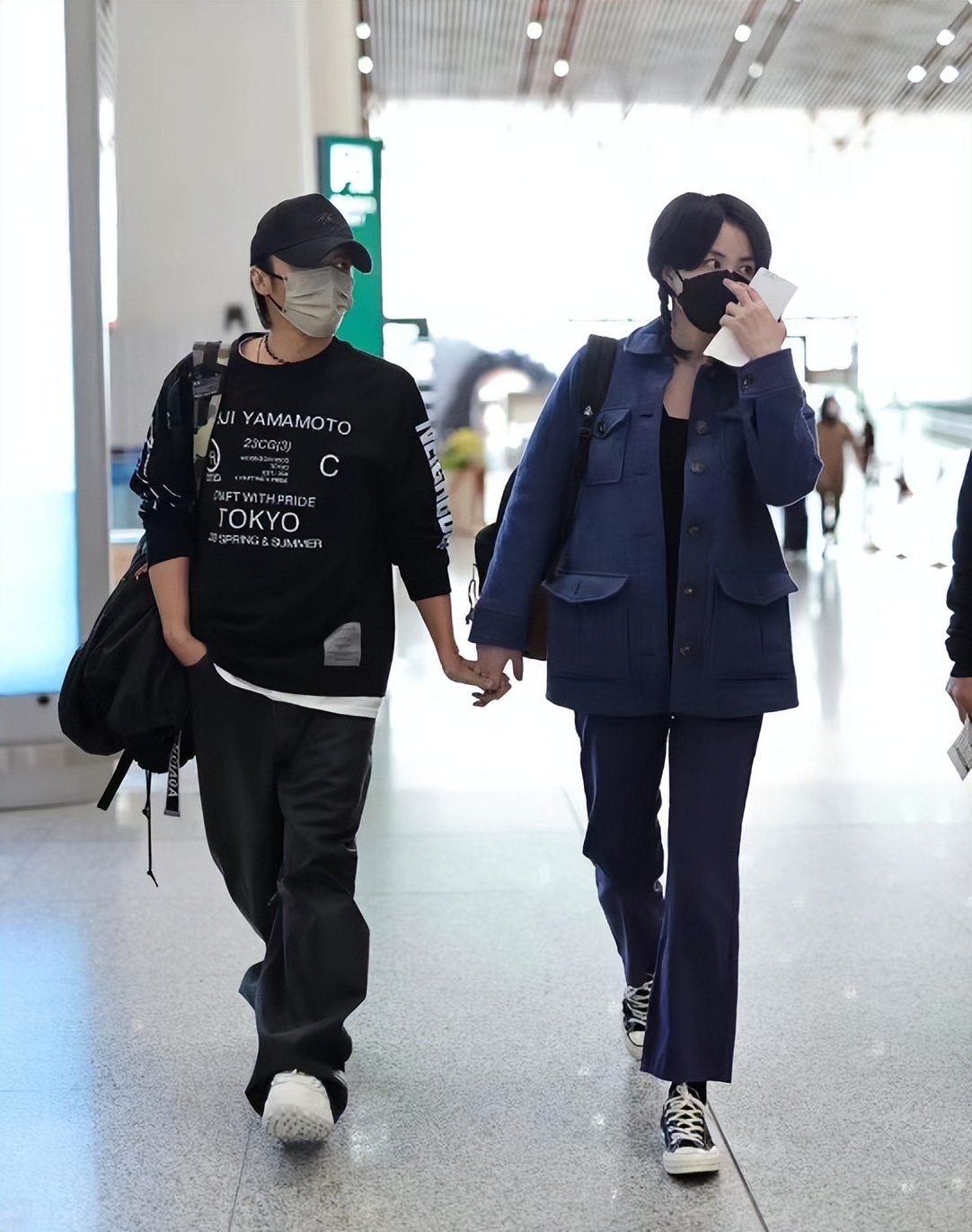 王菲谢霆锋现在婚姻状况,28岁的王菲和17岁的谢霆锋同台