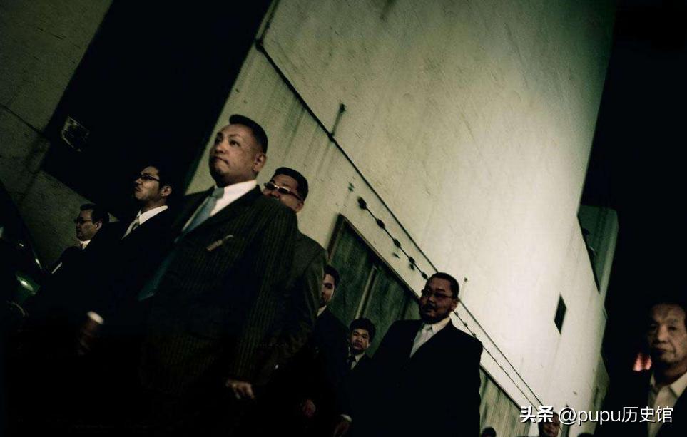 日本大批女生，为何做风俗娘？民风开放加消费高，去风俗店渡难关