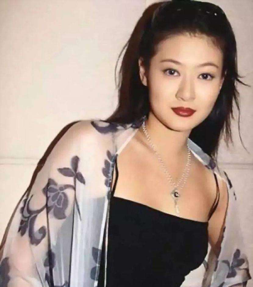 “只生孩子不结婚”的8位女星，看似洒脱淡然，实则吃尽了苦头