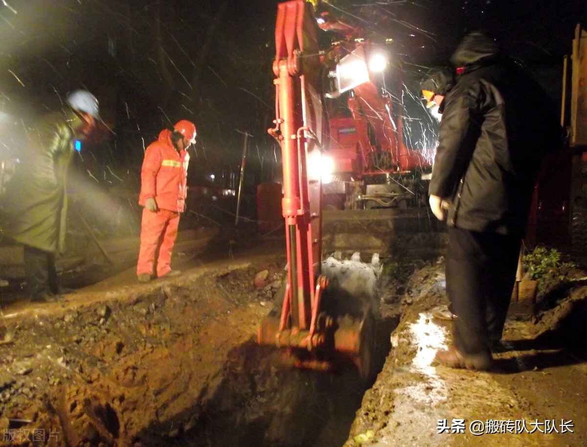 开发商躺平！建筑行业内卷！2022年后半年，行业发展有无转机？