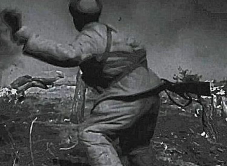 蔡兴海：发明“打空爆”玩法，9人干掉400人，美军以为高科技