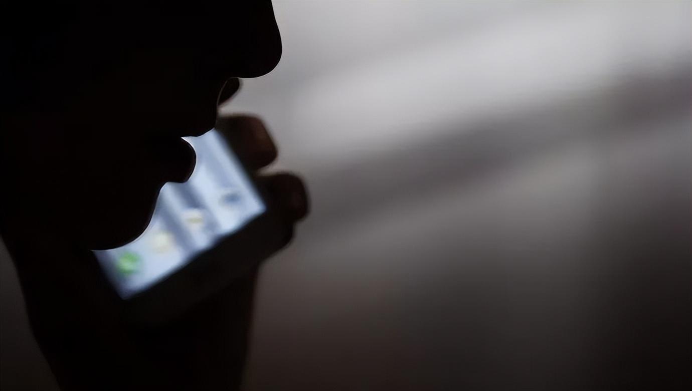 2017年商贩买了只怪鸟，卖150元都没人要，被抓才知是牢底坐穿鸟