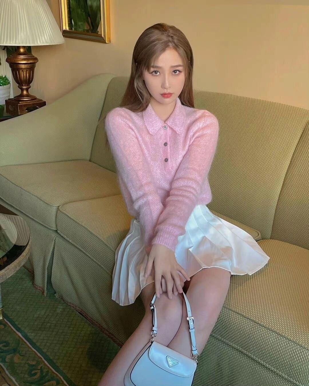 袁泉相逢时节粉色衬衫,袁泉的穿衣风格有哪些特点