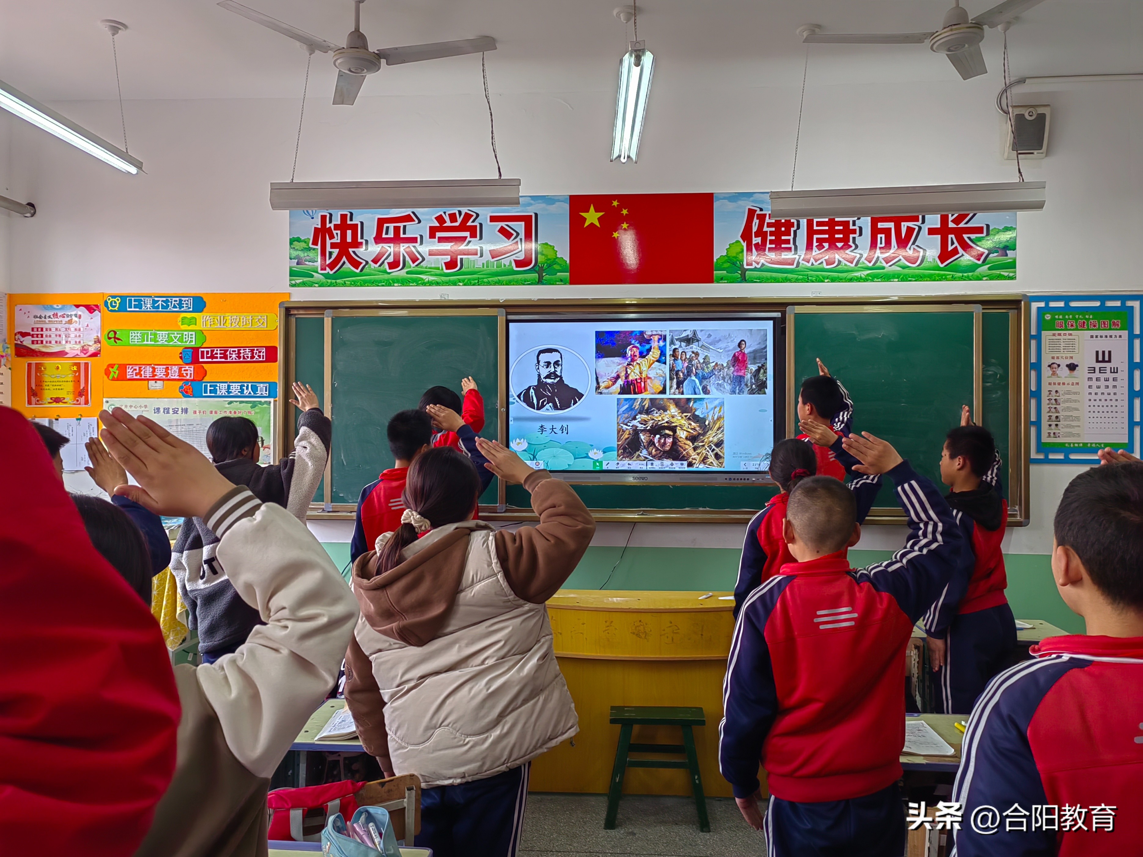 学生参加清明网上祭英烈活动照片,清明主题线上祭英烈活动学生图片