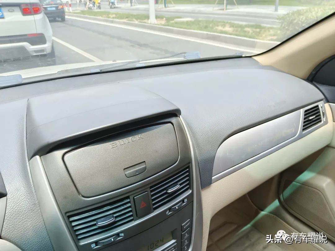 别克凯越中控台开胶,别克凯越中控台开胶严重怎么修复