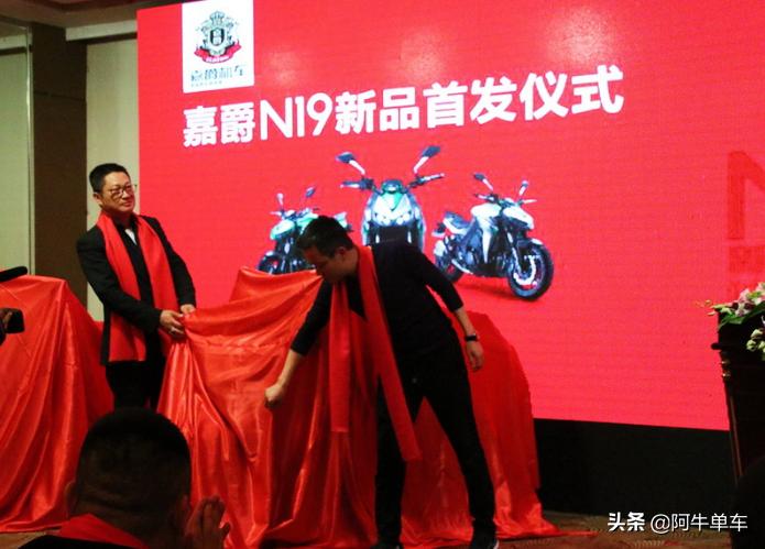 嘉爵800和本田cb650r,嘉爵800和cb650r对比