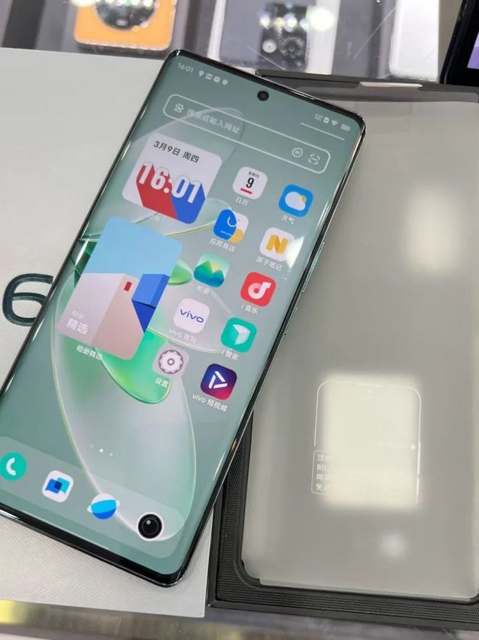 opporeno3和小米note11哪个好,vivos16和小米civi13拍照对比