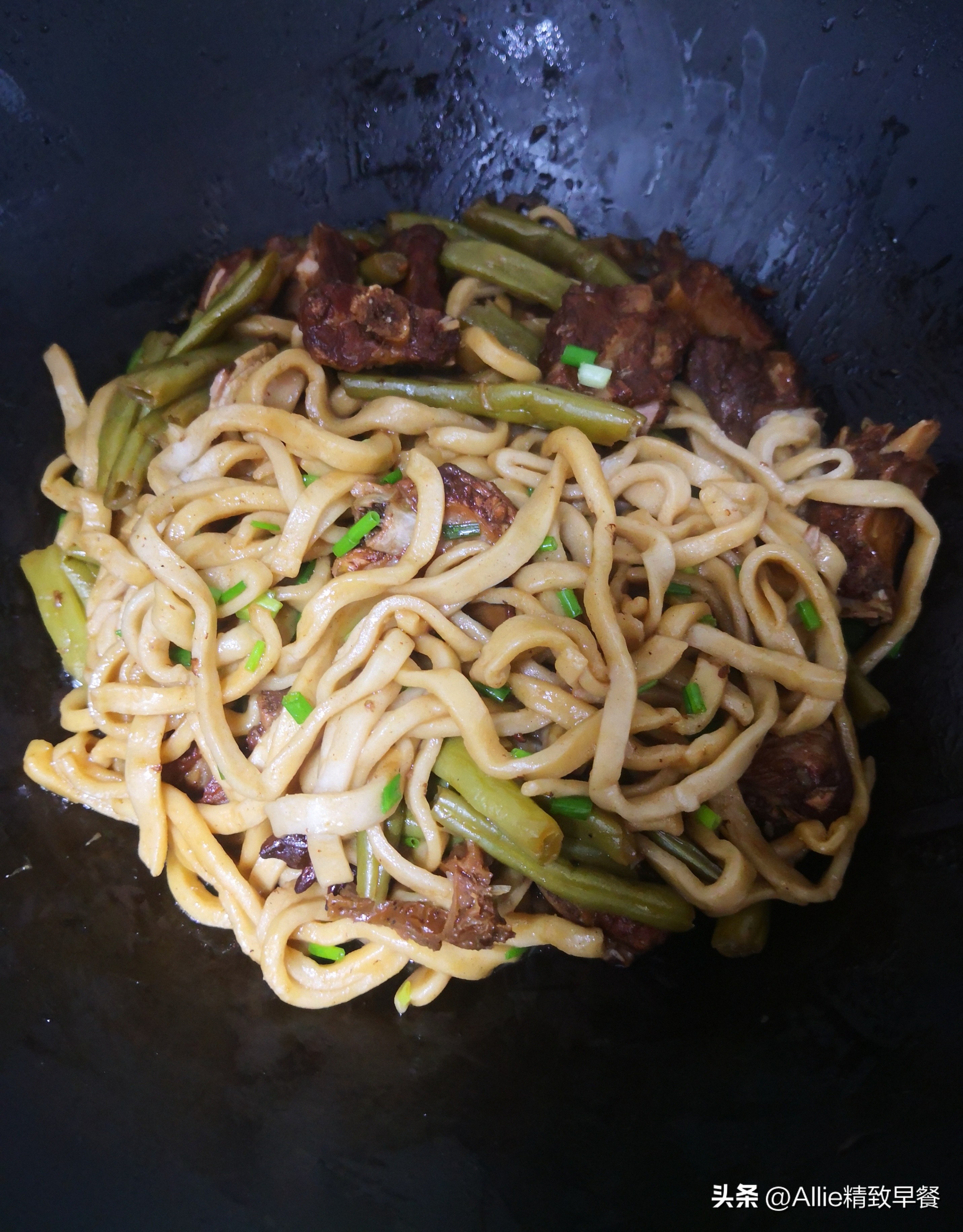 砂锅焖面老是粘锅怎么回事,豆角土豆西红柿焖面不会粘锅