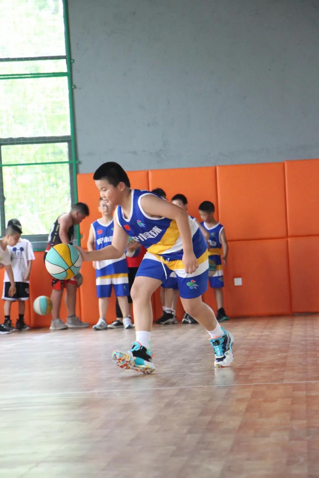 给孩子报兴趣班的家长是什么心态,你们家都给孩子报什么兴趣班