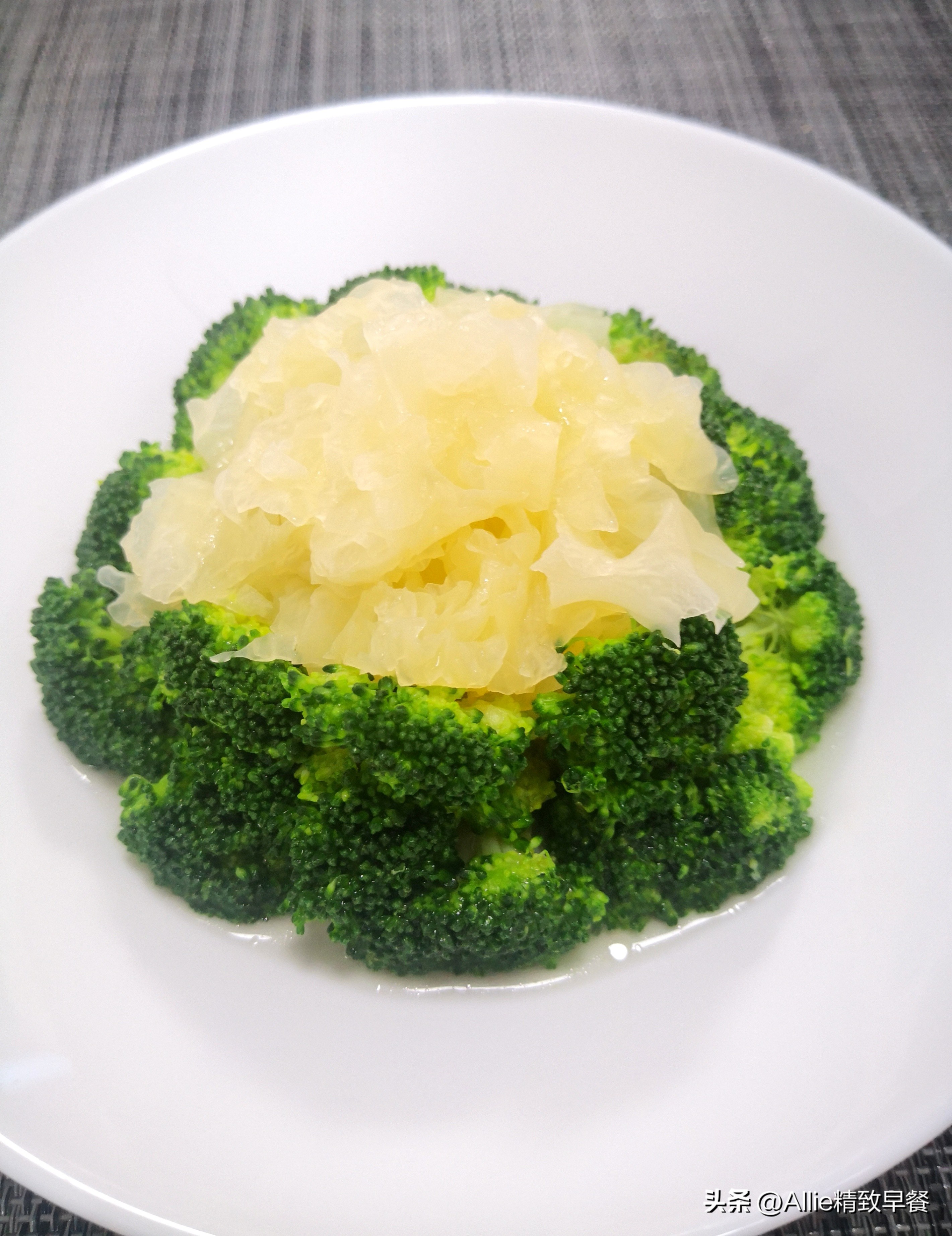 广东人爱吃的炒河粉，教您在家就能做，根根分明爽滑入味，零厨艺