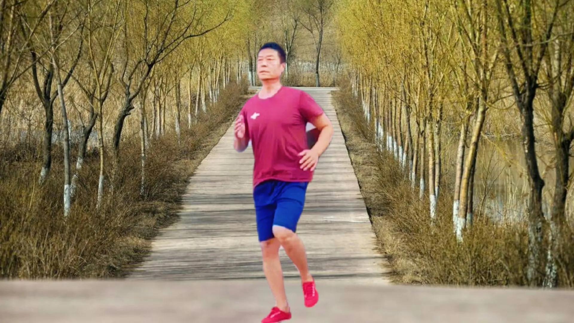 原地跑步的正确方法——简单并非空洞，而是让居家健身更高效