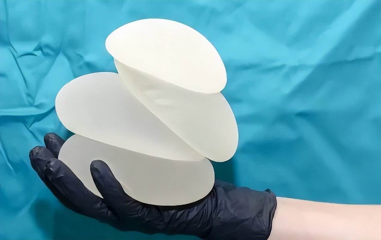 「九院韦敏教授」胸部大小不一样是否可以隆胸改善？