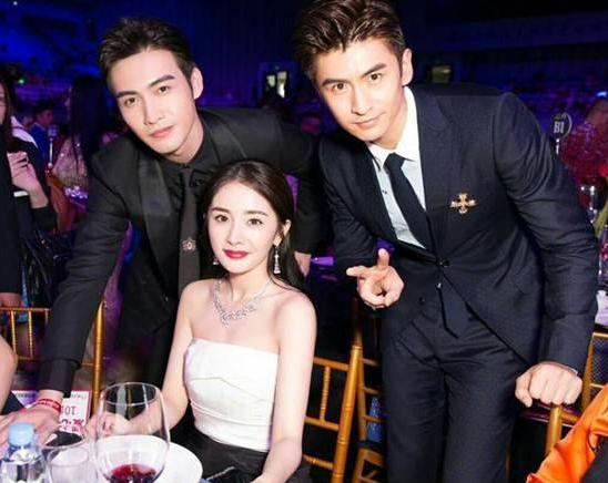 最有钱女明星刘亦菲,刘亦菲秀名贵翡翠大耳环