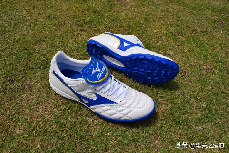 2022世界杯美津浓足球鞋,美津浓宽脚碎钉足球鞋推荐
