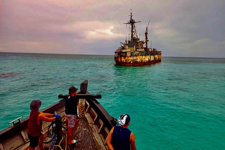 菲律宾海警船强闯仁爱礁位置图,仁爱礁拍摄菲方补给视频