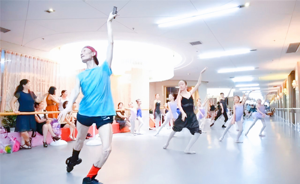 郭冷是杨丽萍唯一的徒弟吗,郭冷和杨丽萍完整视频