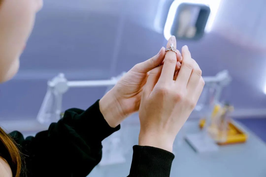 贴钻石的三轮车,深圳钻石三轮车