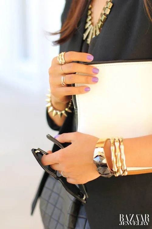 夏天担心藏不住“蝴蝶袖”？集齐明星博主教你“手镯转移*法大**”