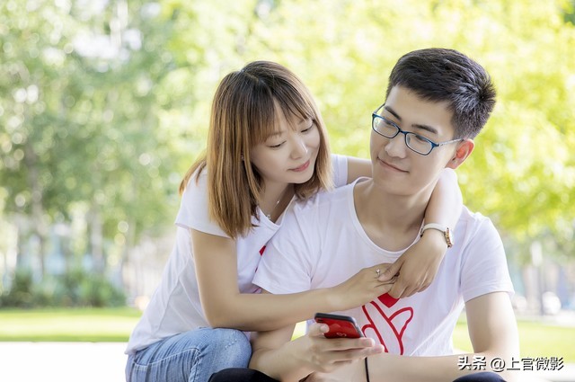 让中年女人对你上头的“暧昧技巧”：只谈情，不谈爱