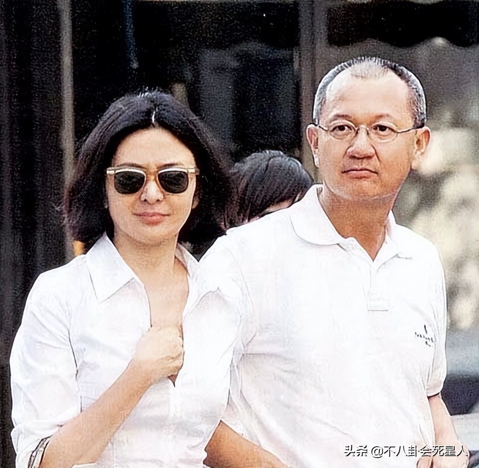 年轻时很美老了很丑的女星,年轻时候不好看老了漂亮的明星