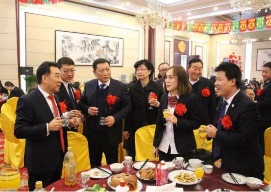 酒桌上敬酒不喝怎么办,酒桌上不主动敬酒好吗