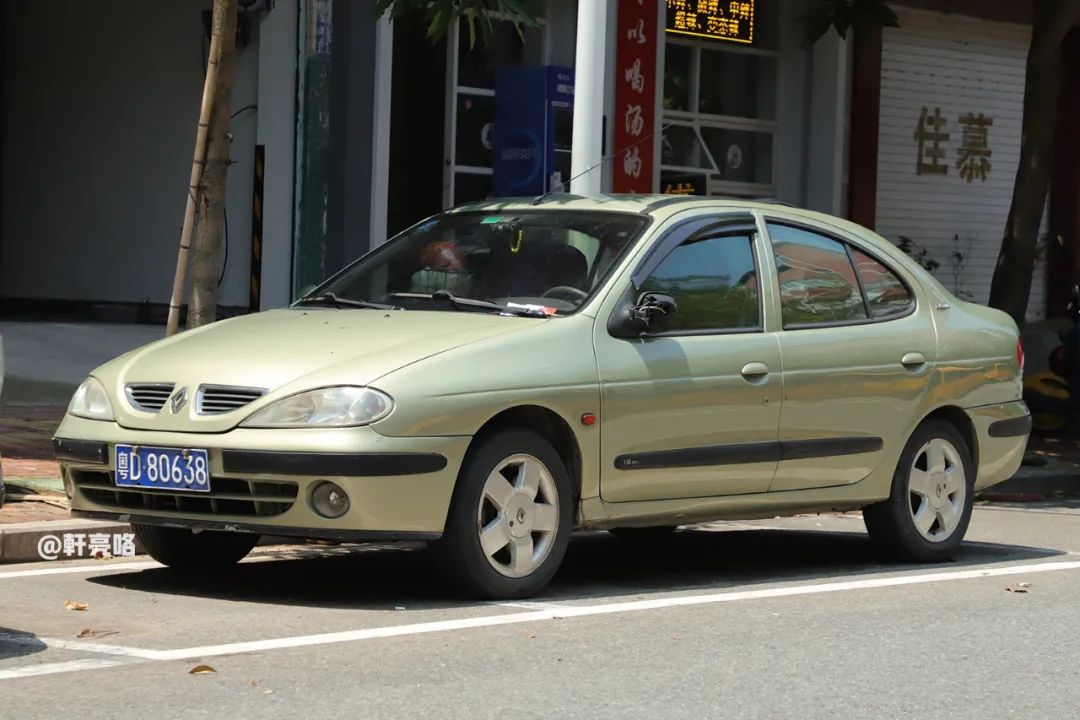 老款雷诺梅甘娜两厢,雷诺梅甘娜家庭版