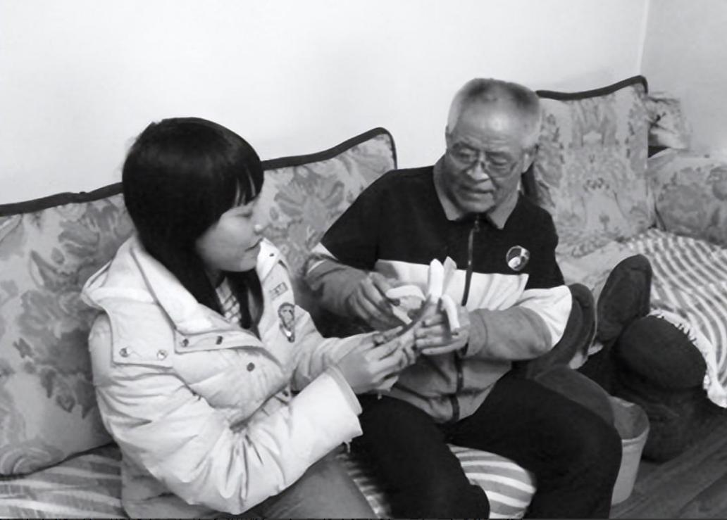 老人晨练撞小孩后续,老太太晨练被撞