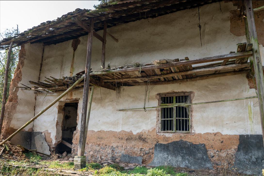 选拆迁房还要交钱吗,选钱还是安置房