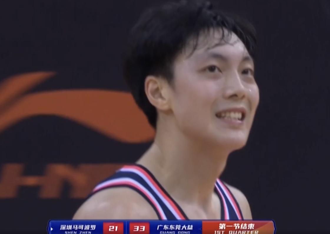 广东1.9秒杜锋战术压哨三分,广东宏远三后卫快攻时刻