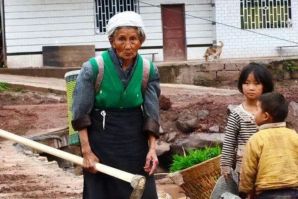 穷人不该生娃是哪个高材生说的,女大学生说穷人不该生娃