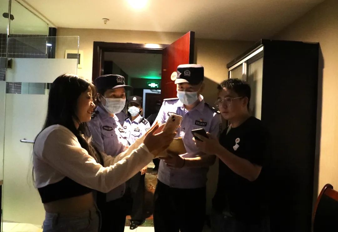 【夏季治安打击整治“百日行动”】当晚抓获65人！恩施公安开展夏夜治安巡查宣防第二次集中统一行动