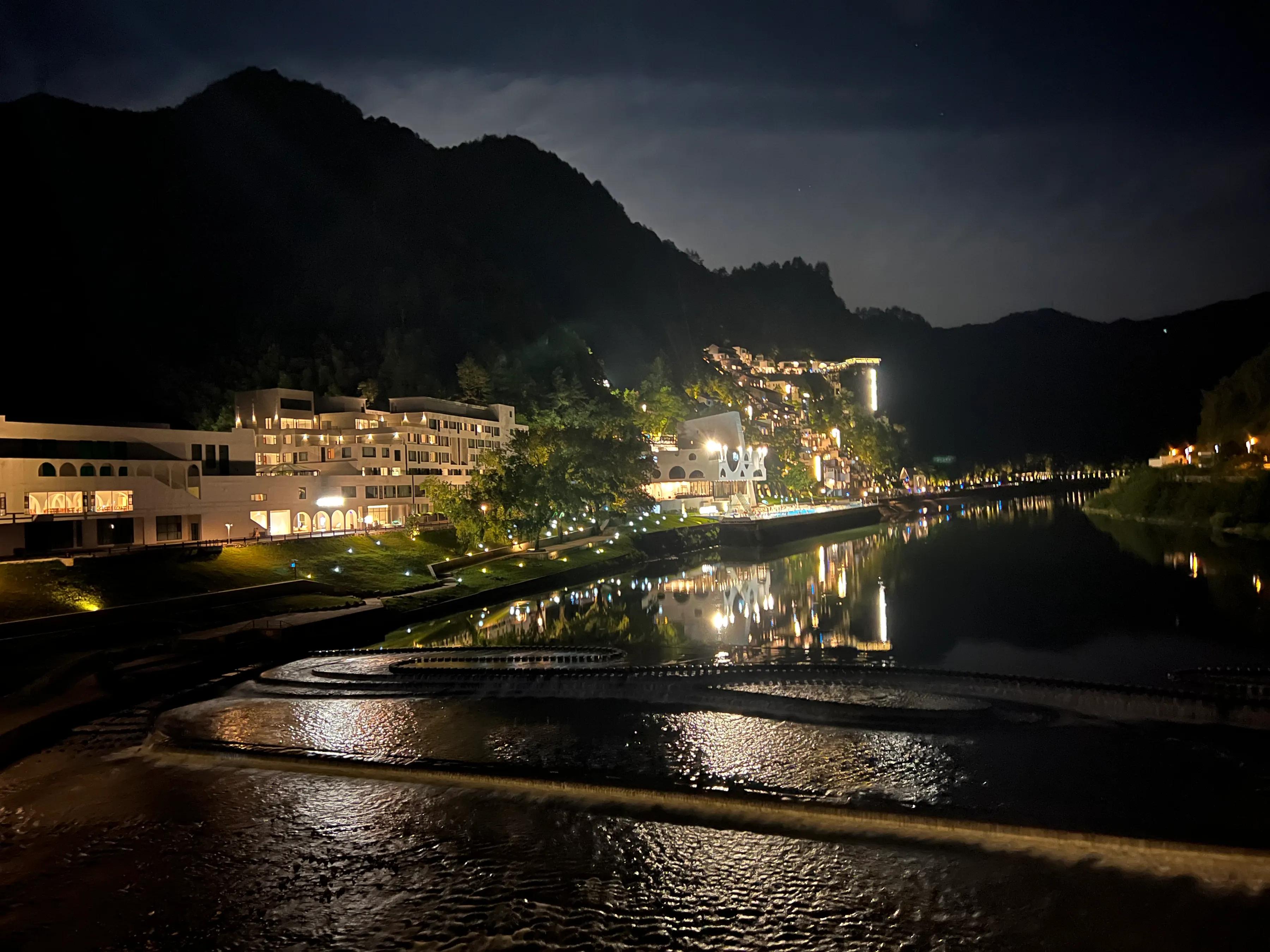 真实的希腊圣托里尼岛,圣托里尼天空之城