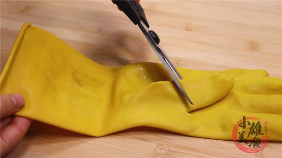 旧橡胶手套别扔了有很多妙用,小妙招快速修复橡胶手套