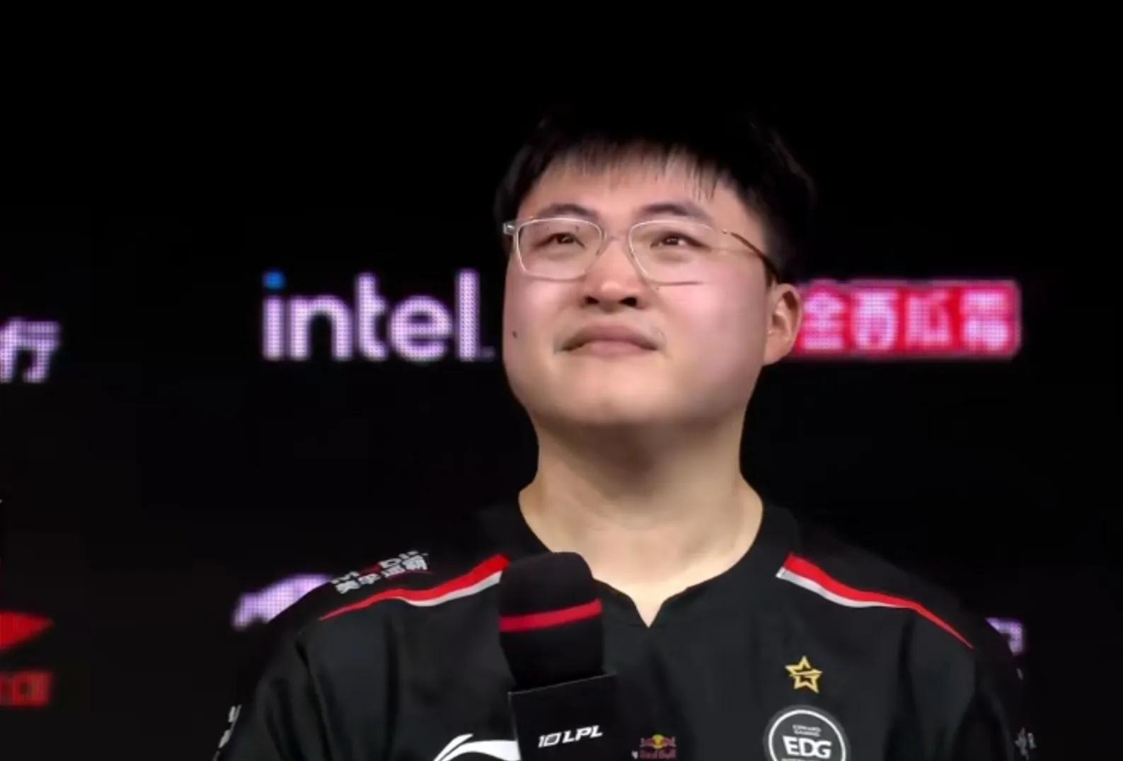 uzi哭了赛后采访,uzis8过后职业对uzi的评价