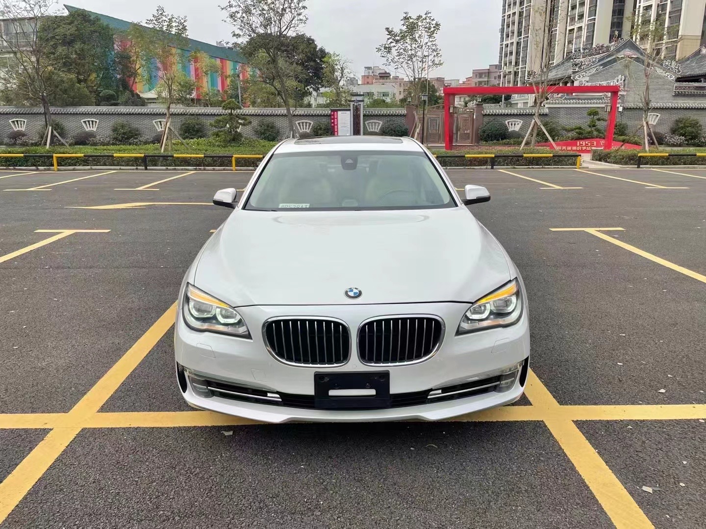 曾经百万宝马7系，如今一折都没人要，网友:烧机油