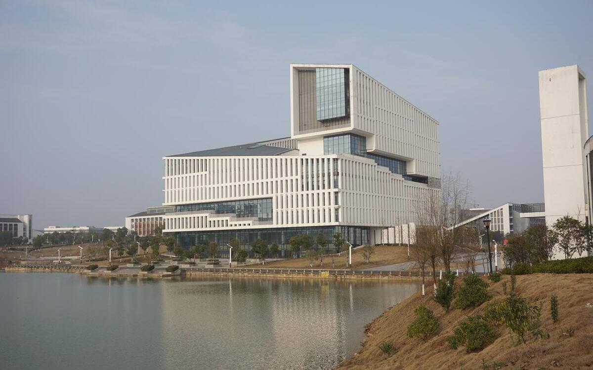 南邮和合工大哪个好,全省10万名报什么大学