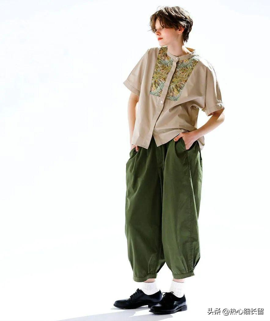 短袖衬衫的基础穿法越简单越时髦,短袖中长款衬衣穿搭技巧