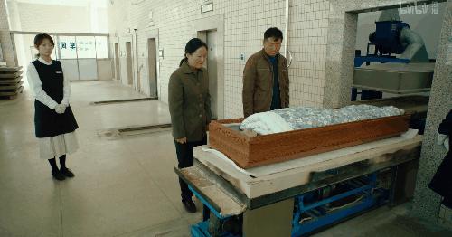 95后女孩帮死人化妆,90后女孩儿给尸体化妆