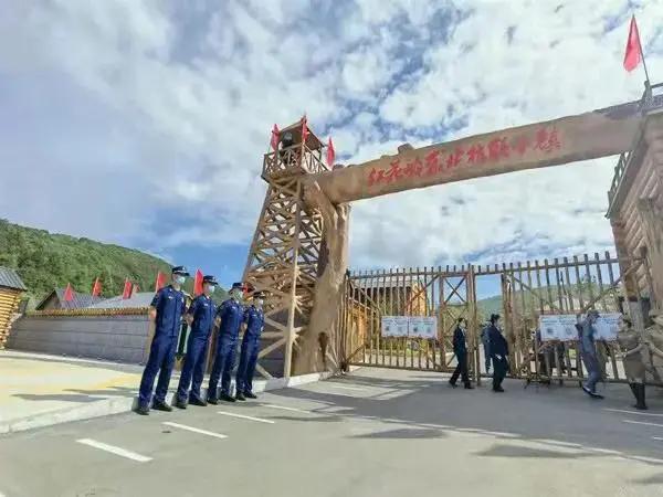 消防春节不打烊坚守一线保平安,消防员春节我在岗守护万家灯火