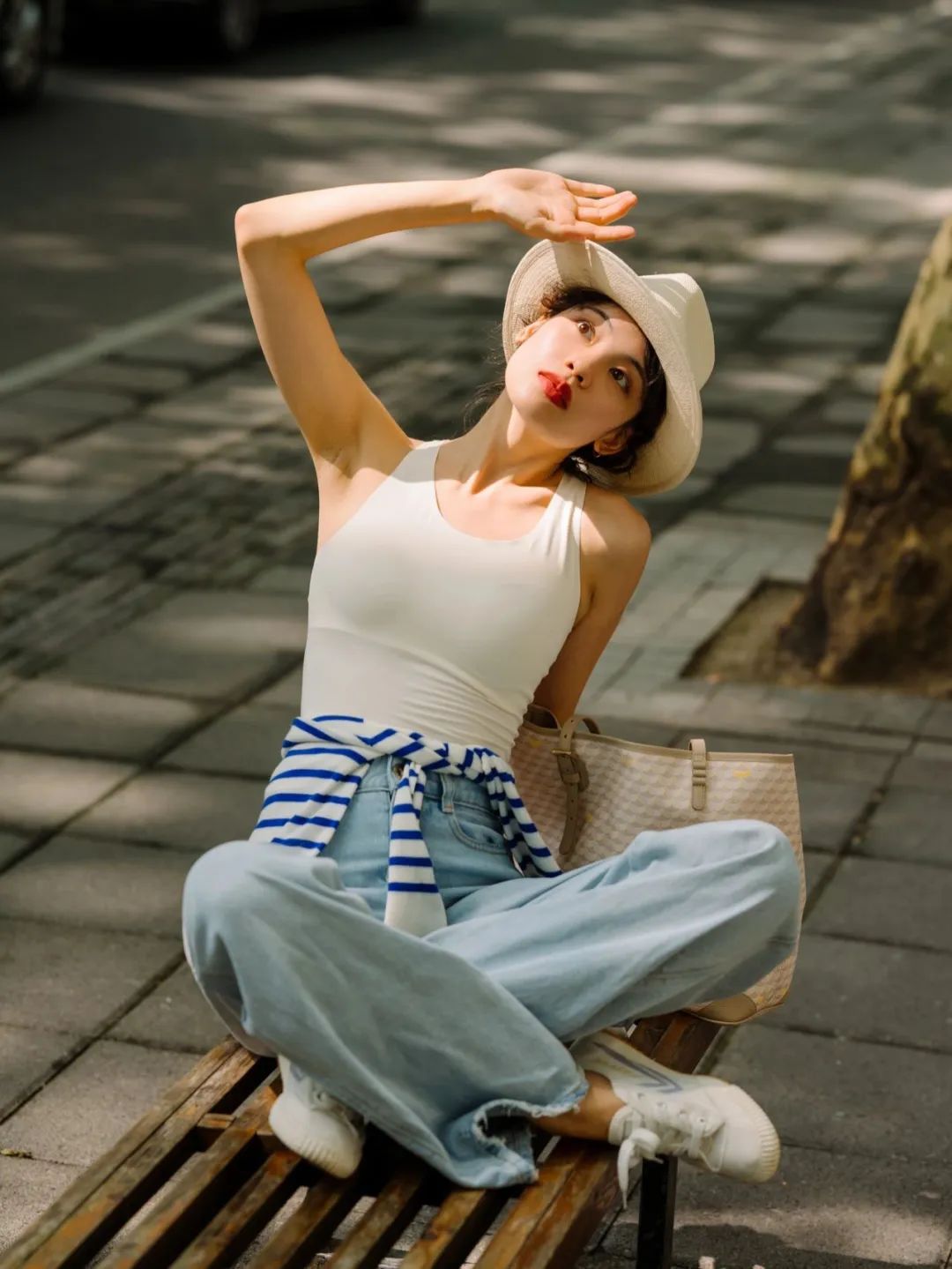 简约背心是一件百搭单品,哪种款式的背心比较经典百搭呢