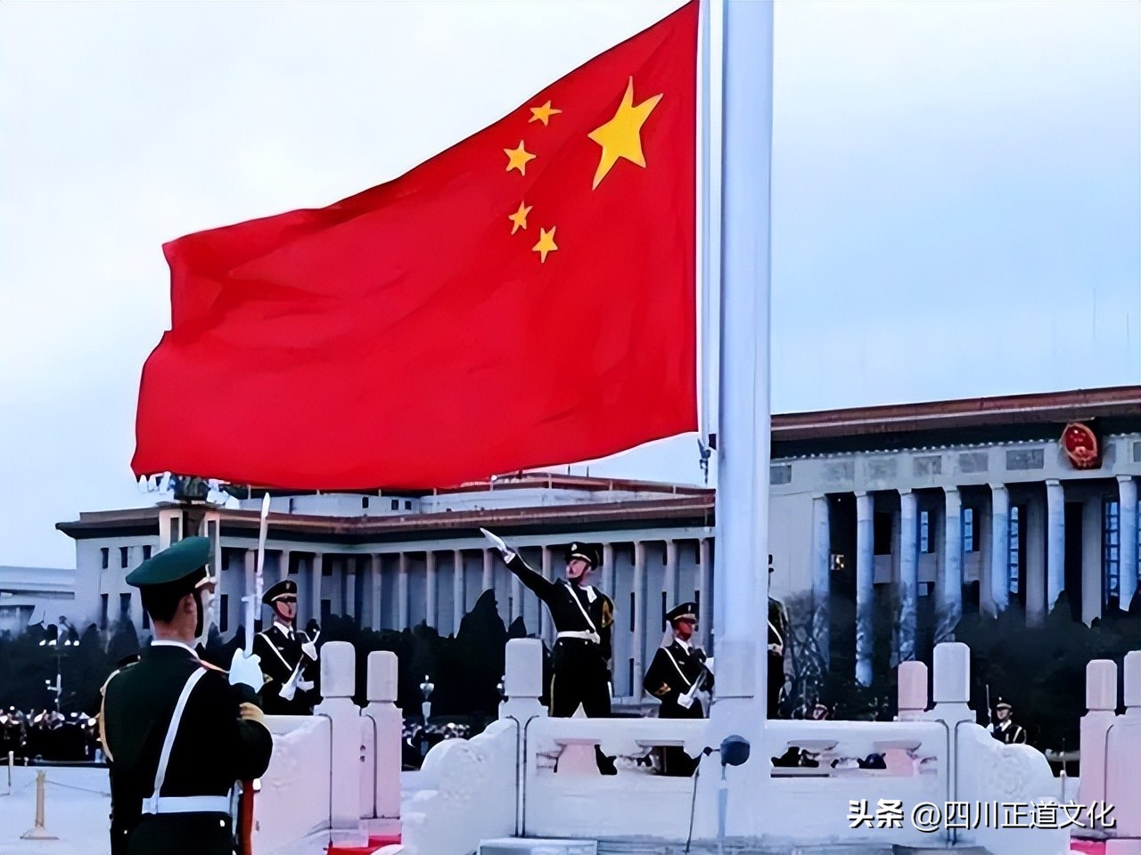 “五星红旗”仅得15票，而三号作品得了185票，为何最终选了“五星红旗”作为*旗国**