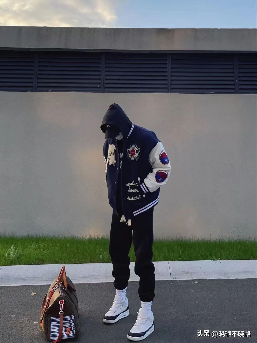 男生今年流行的裤脚穿搭,男生裤脚扎进袜子的穿搭