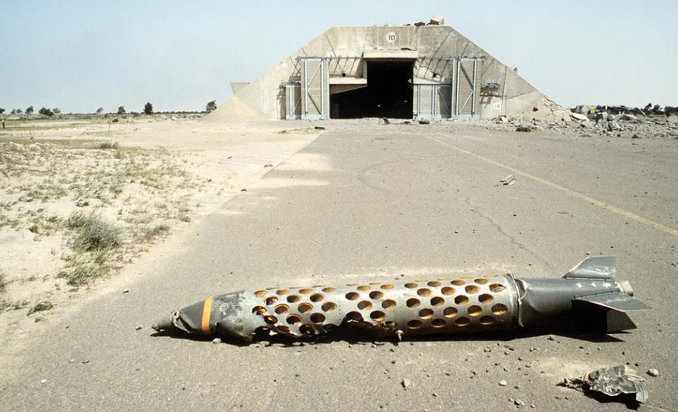 11日，军事冲突升级！美国想打世界大战？竟给乌军提供集束*弹炸**