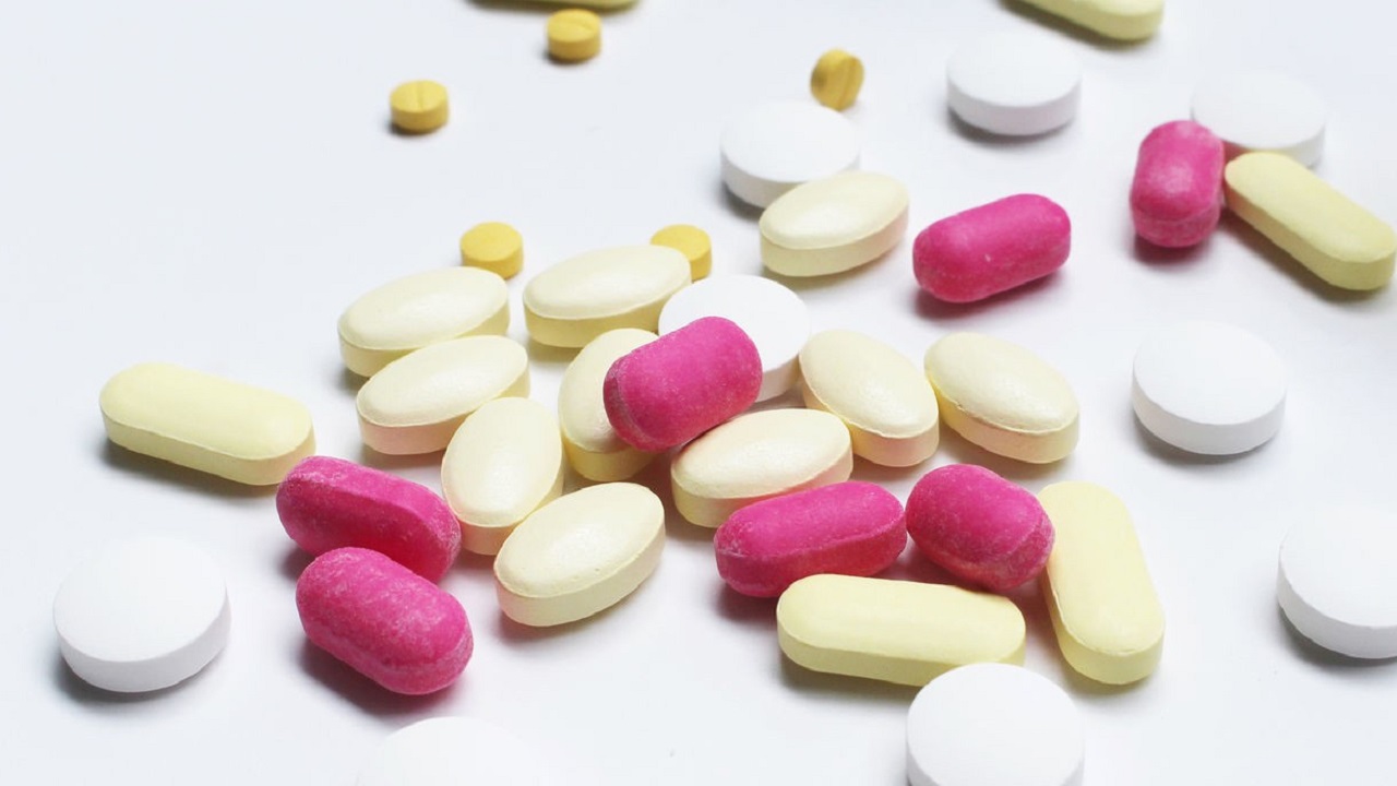 秋季腹泻宝宝发烧会持续多长时间,宝宝腹泻发烧一直想吐吐不出来