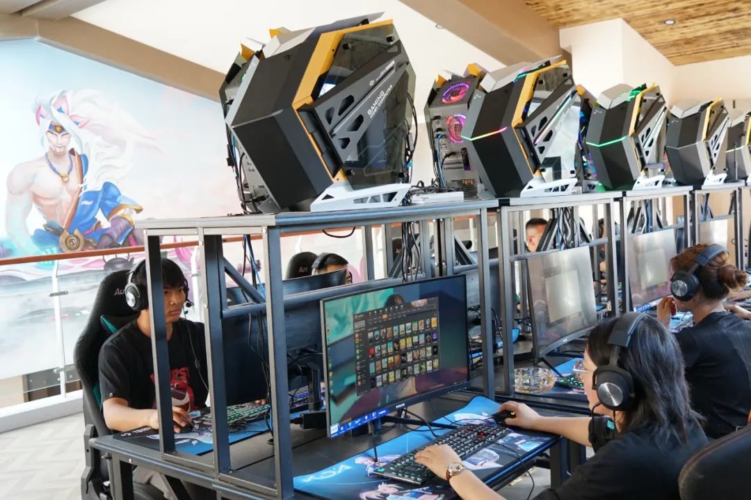 比年味谁更浓？谁能比得过花灯锦簇的栖云！