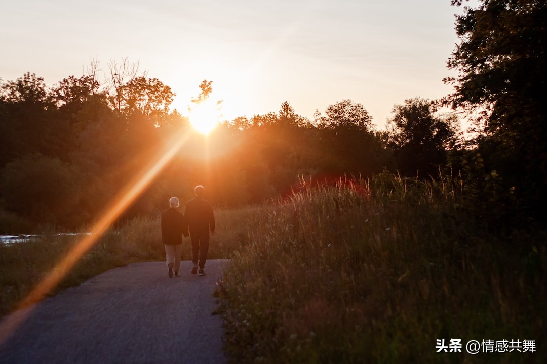 年关将至,回家过年!亲戚邻居交往两大原则,钱包不再空虚!